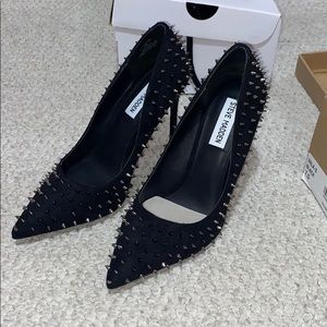 Steve Madden Vala-S black pumps with spikes